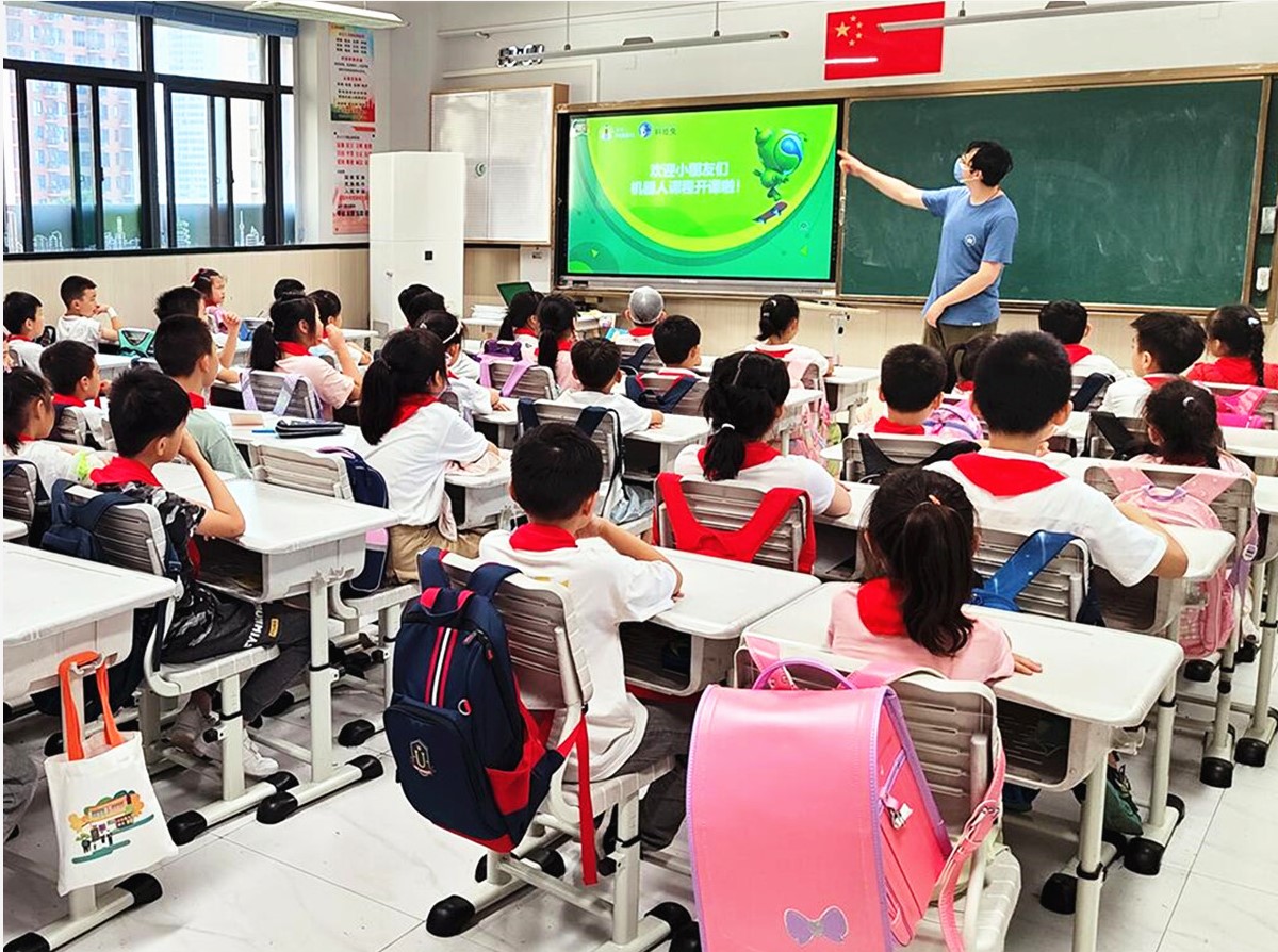 卡巴KABBA机器人编程课进入红领巾实验学校班本课程